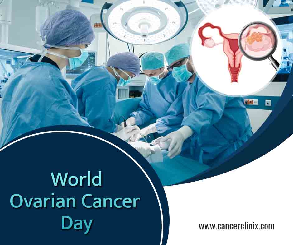 અમદાવાદમાં વર્લ્ડ ઓવેરિયન કેન્સર ડે (World Ovarian Cancer Day) નિમિત્તે મહિલા દર્દીઓ અને નર્સિંગ સ્ટાફ સાથે ઓવેરિયન કેન્સર અવેરનેસ રિબન પકડીને જાગૃતિ ફેલાવતા વરિષ્ઠ કેન્સર નિષ્ણાત.
